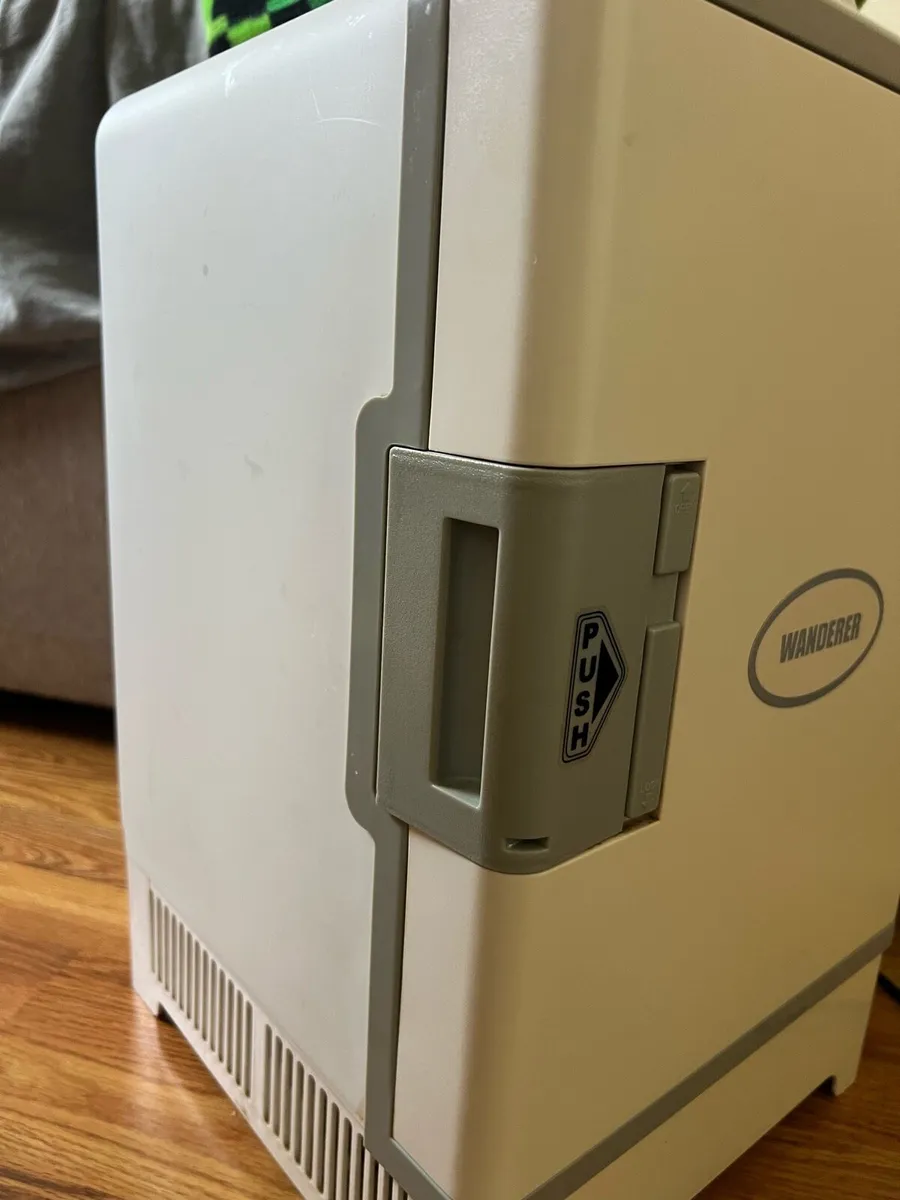 Mini fridge - Image 2