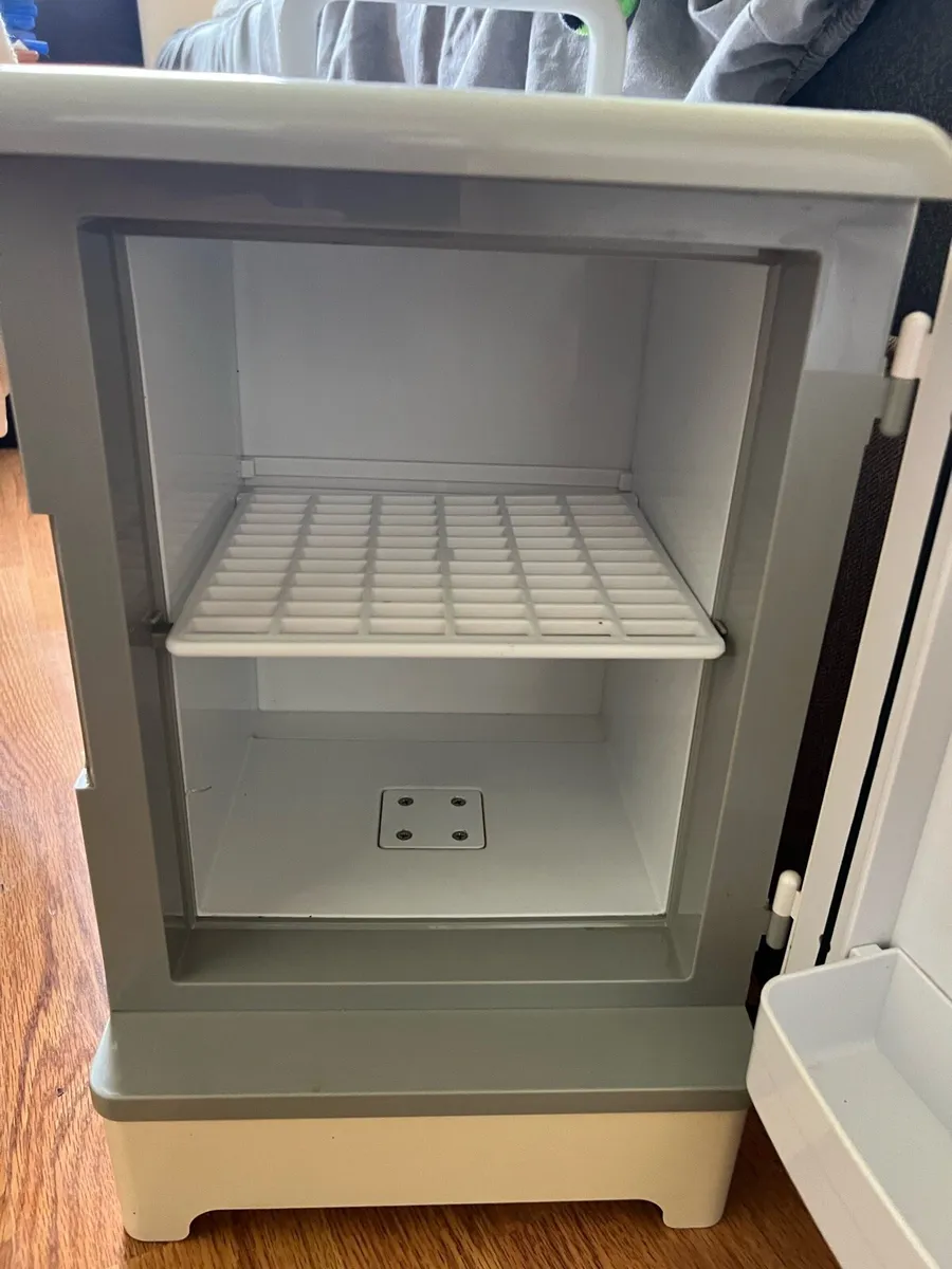 Mini fridge - Image 3