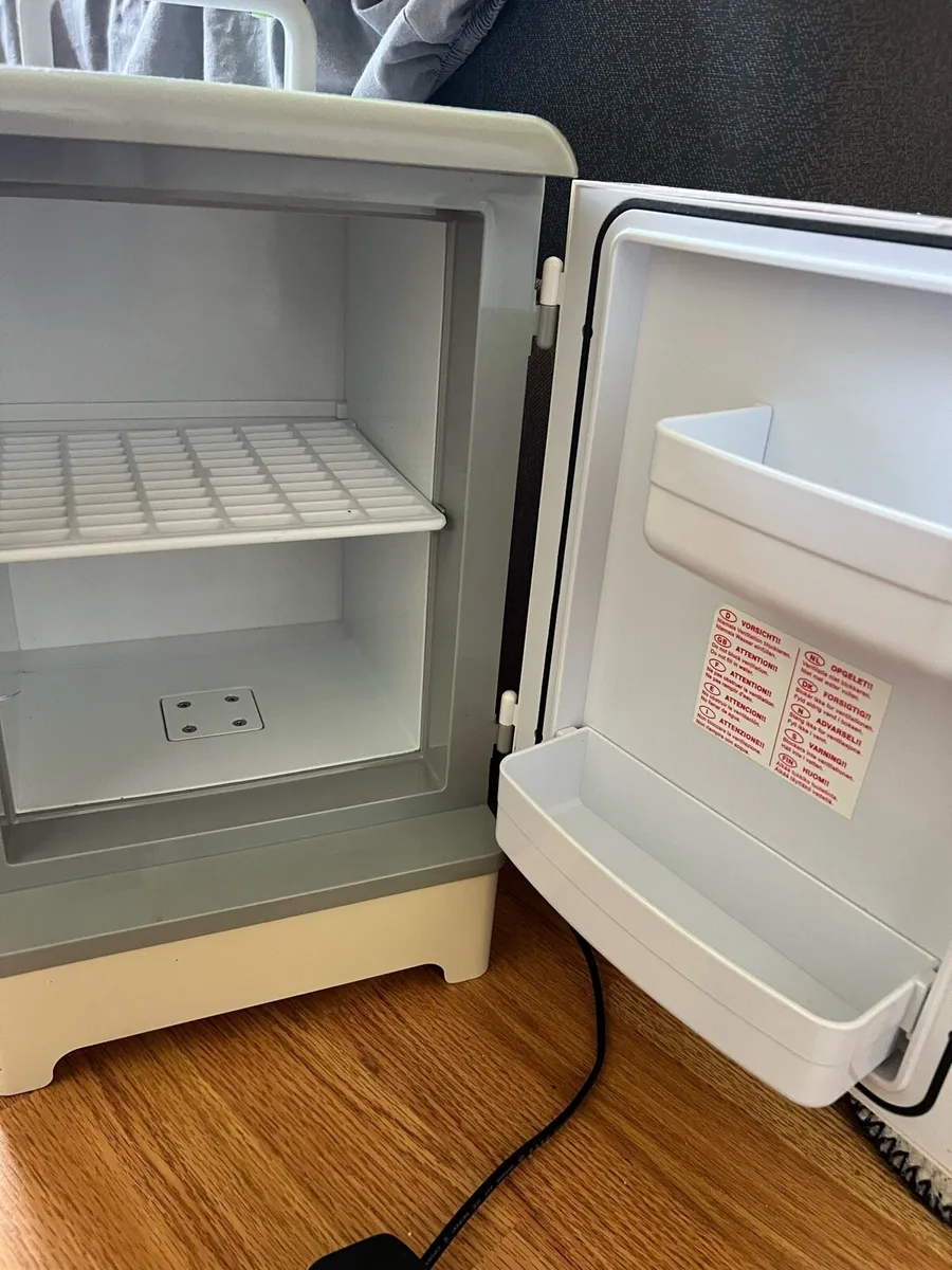 Mini fridge - Image 4