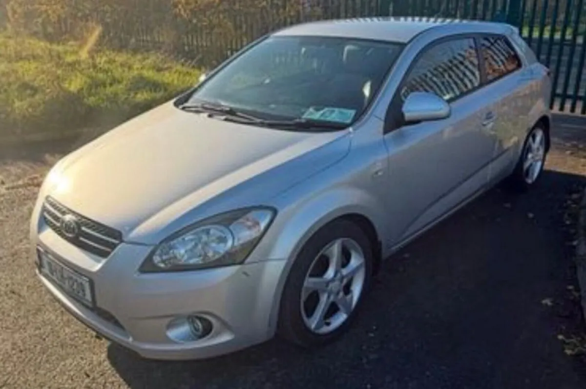 Kia Ceed 2010 - Image 2