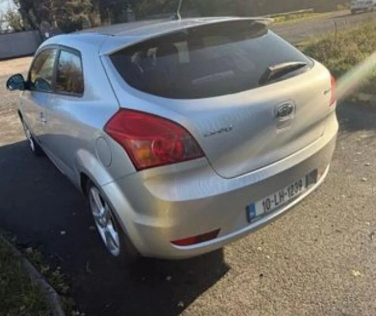 Kia Ceed 2010 - Image 4