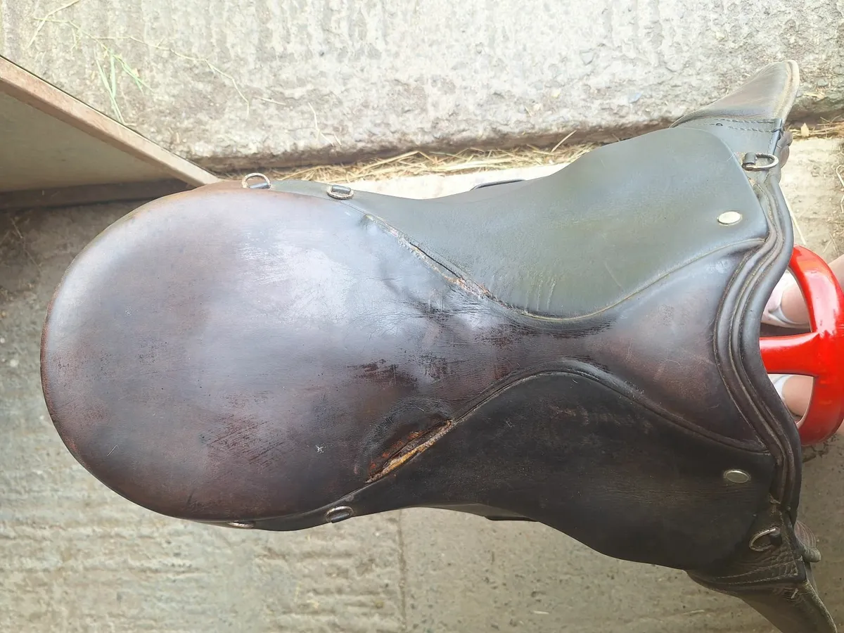 Old English Saddle- 18 inch - Image 1