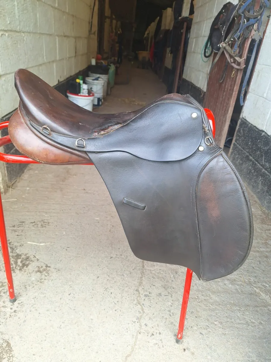 Old English Saddle- 18 inch - Image 3