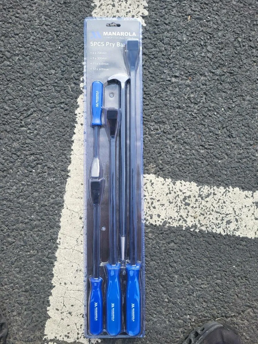 Pry bar set