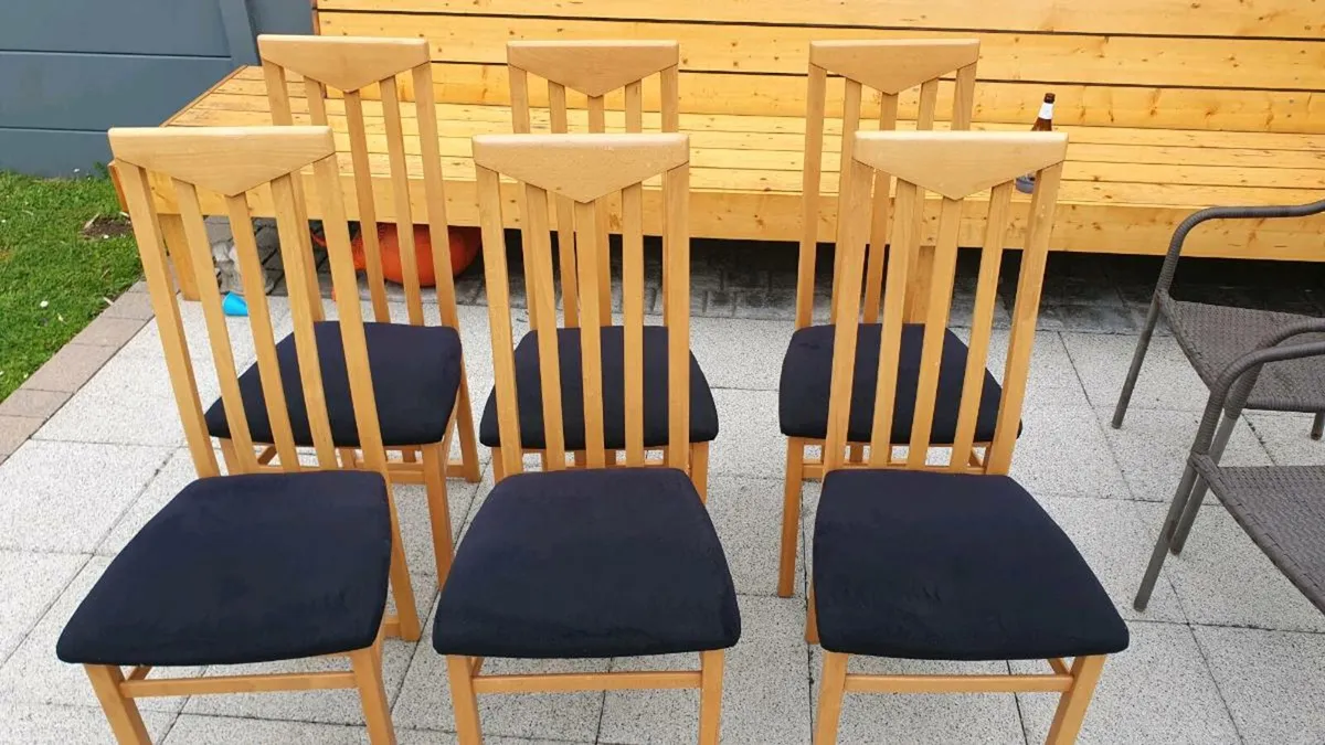 6 piece table and chairs - Image 1