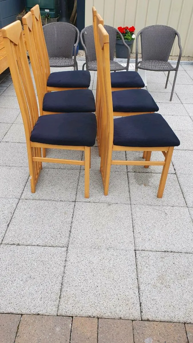 6 piece table and chairs - Image 2