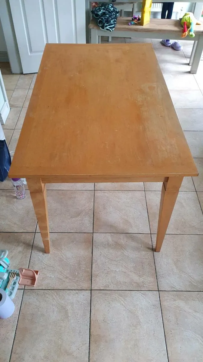 6 piece table and chairs - Image 3