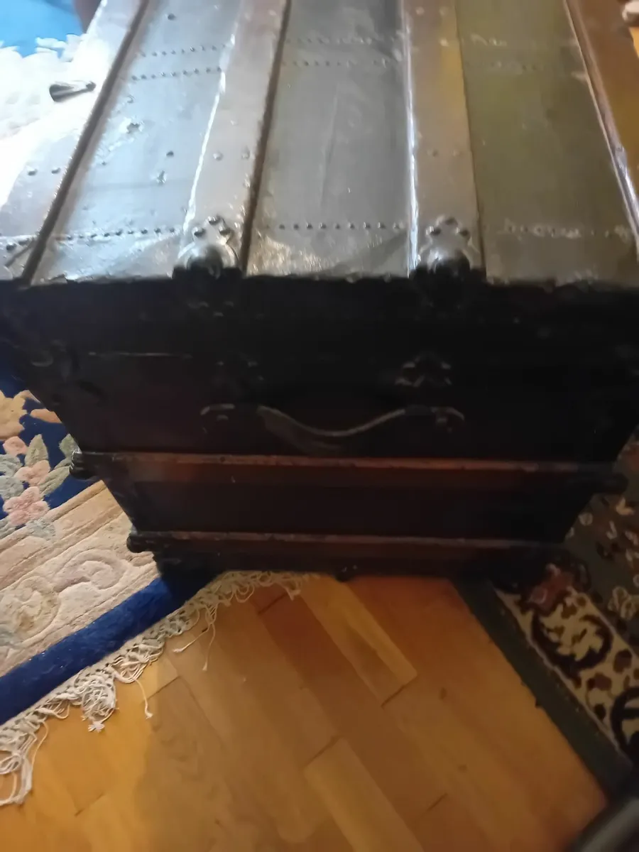 Antique Trunk for sale with key - Image 3