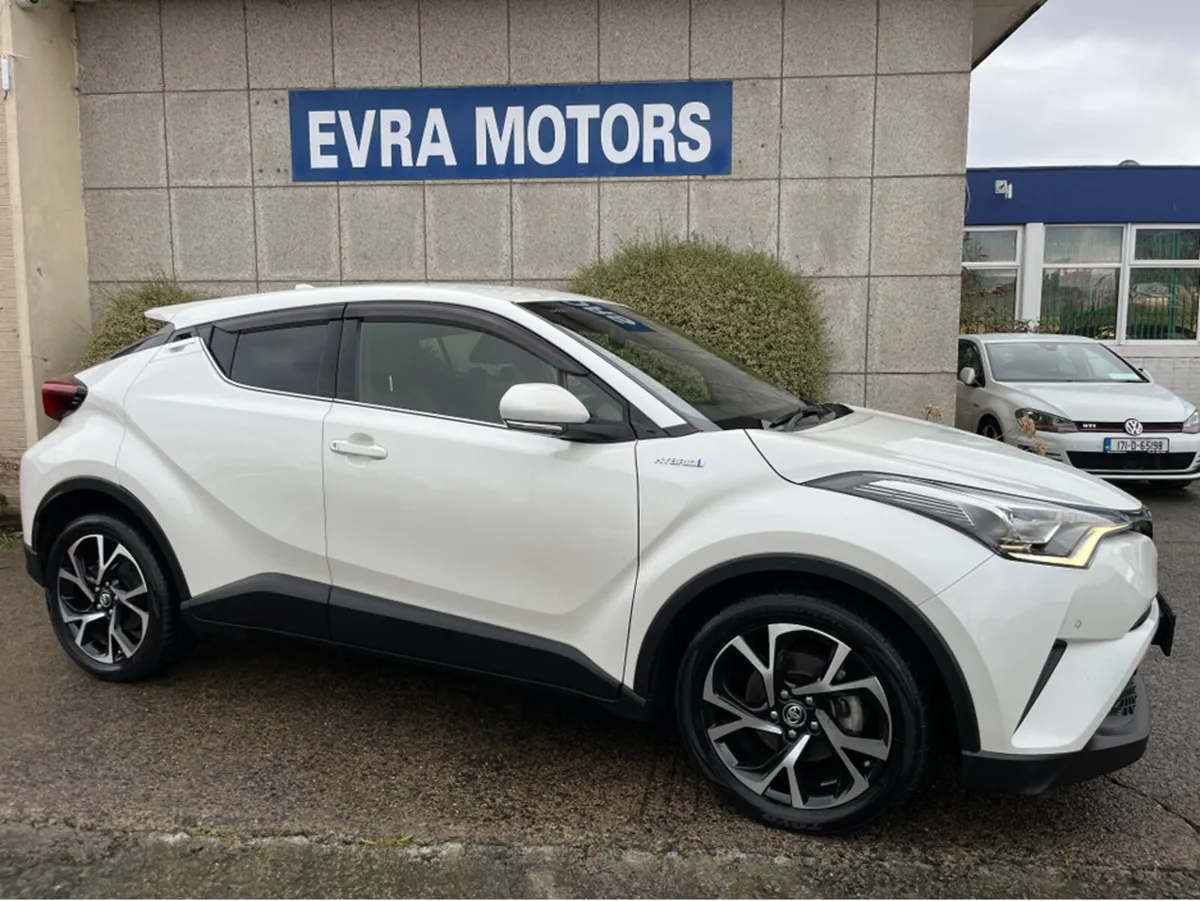 Toyota C-HR SOL HYBRID AUTOMATIC 1.8 PETROL //HIGH - Image 2