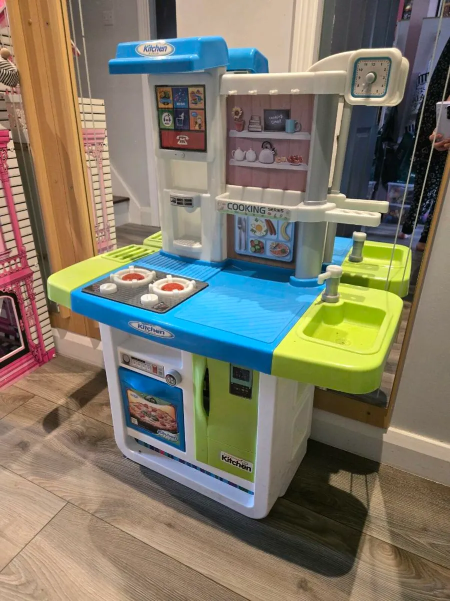 Doll house and kitchen - Image 2