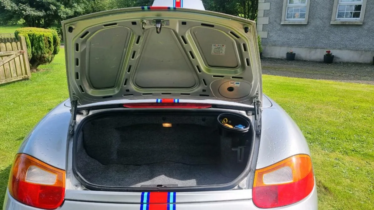 Porsche BoxsterSilver red leather 73000 miles - Image 3