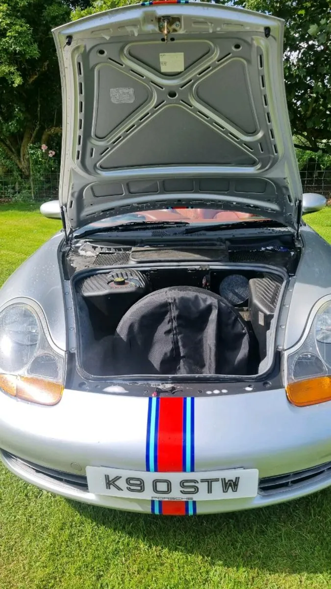 Porsche BoxsterSilver red leather 73000 miles - Image 4