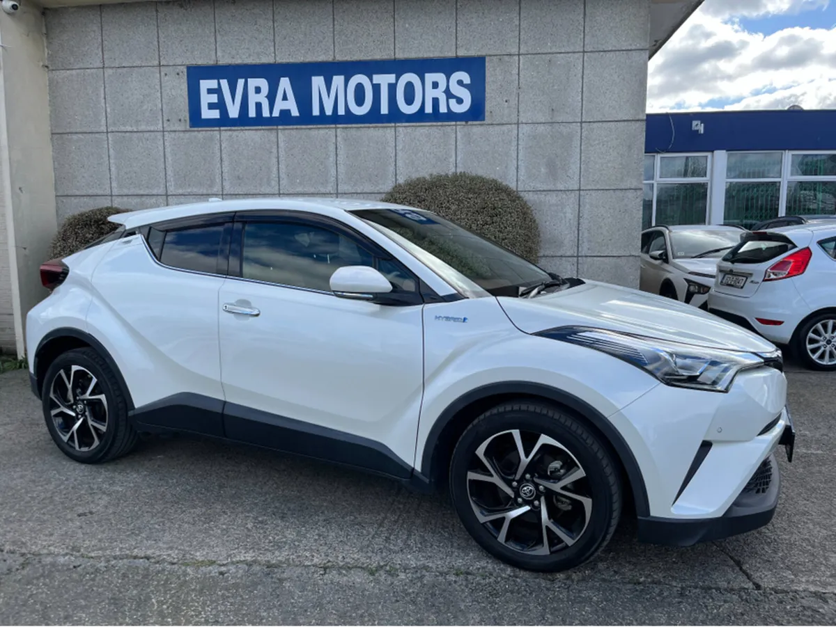Toyota C-HR SOL AUTOMATIC HYBRID 1.8 PETROL //HIGH - Image 3
