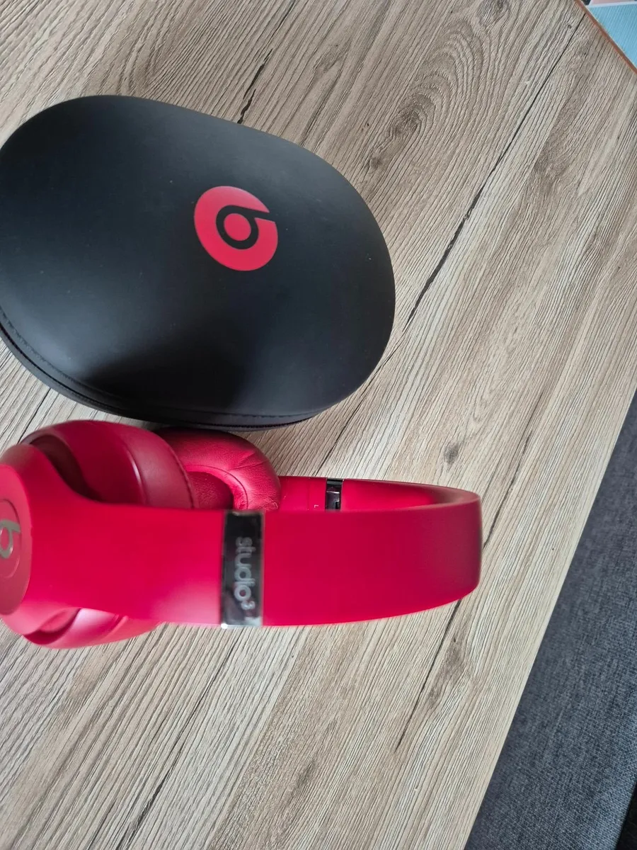 Beats headphones studio 3 used - Image 1