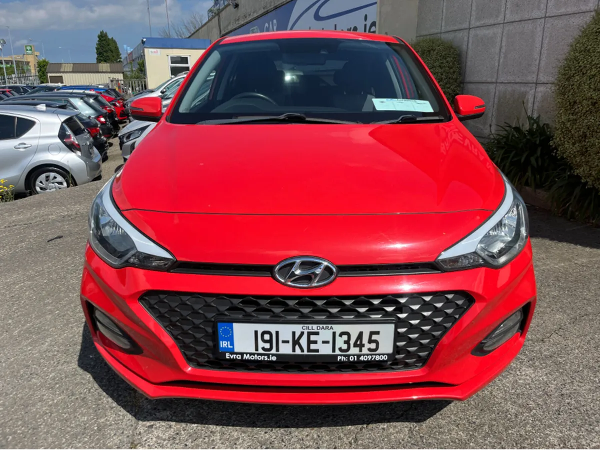 Hyundai i20 DELUXE 1.2 PETROL - Image 2