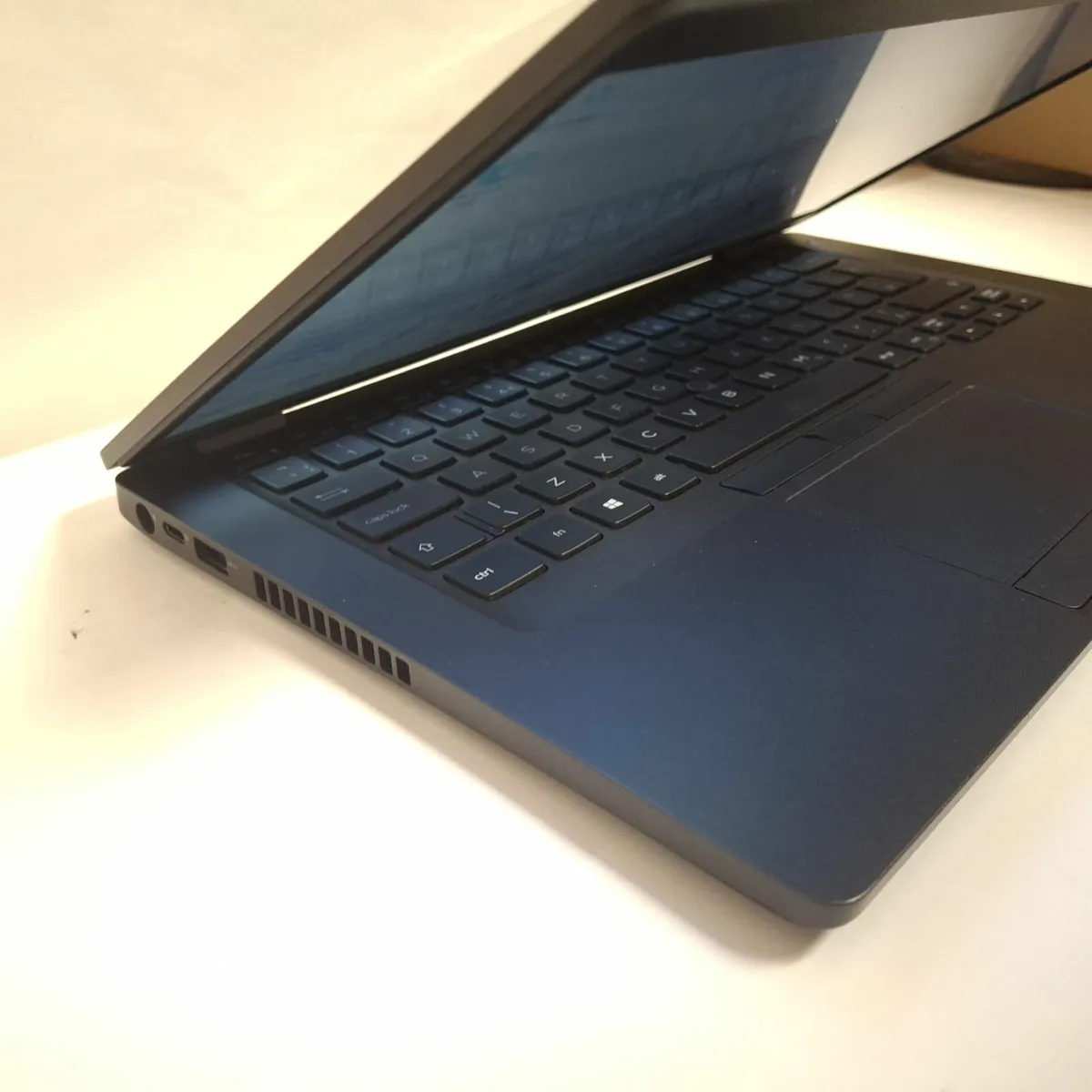 Dell Latitude 5400 | i5-8265U | 16GB RAM Laptop - Image 1