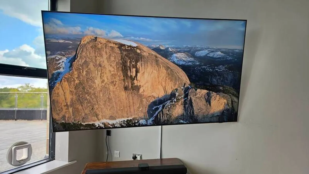 85 inch Samsung QN85 TV - Like New - Image 2