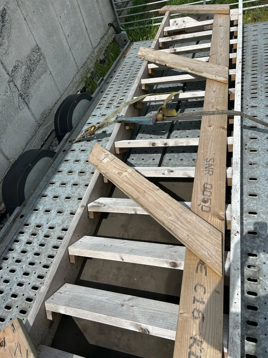 Temporary stairs - Image 1