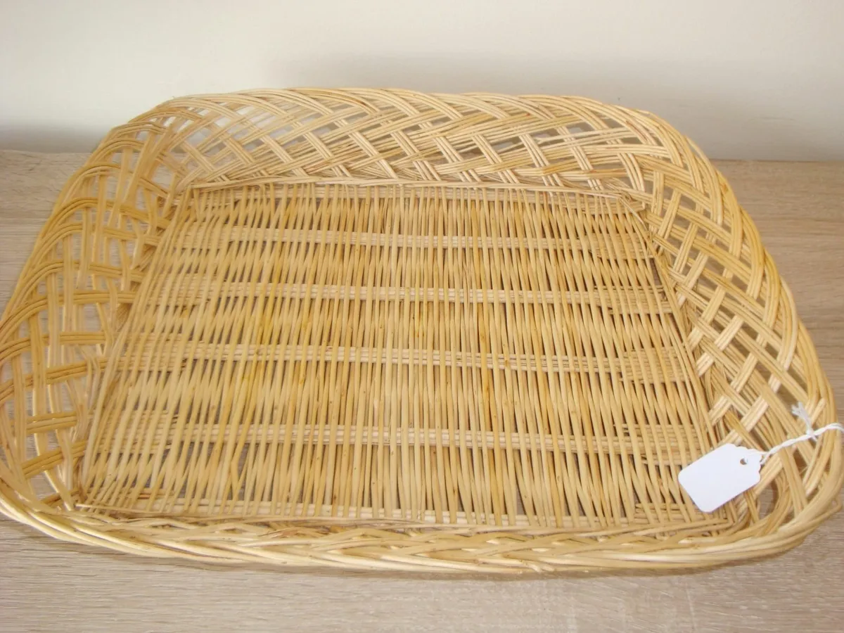Decorative wicker tray - Image 1