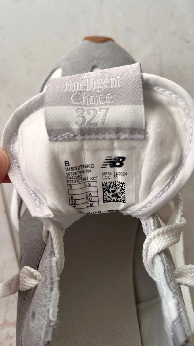 New Balance 327 trainers - Image 2