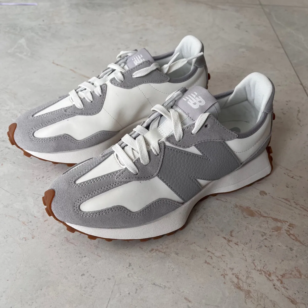New Balance 327 trainers - Image 1