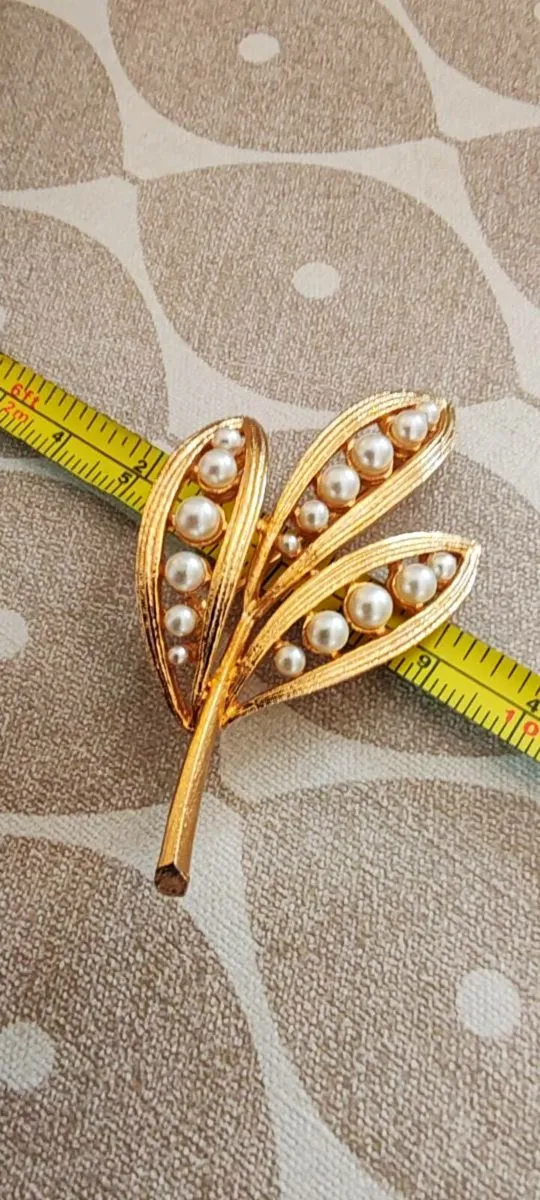 Vintage goldtone and pearl brooch - Image 2