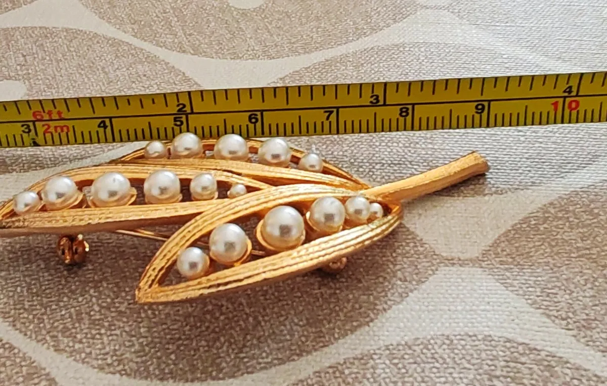 Vintage goldtone and pearl brooch - Image 3
