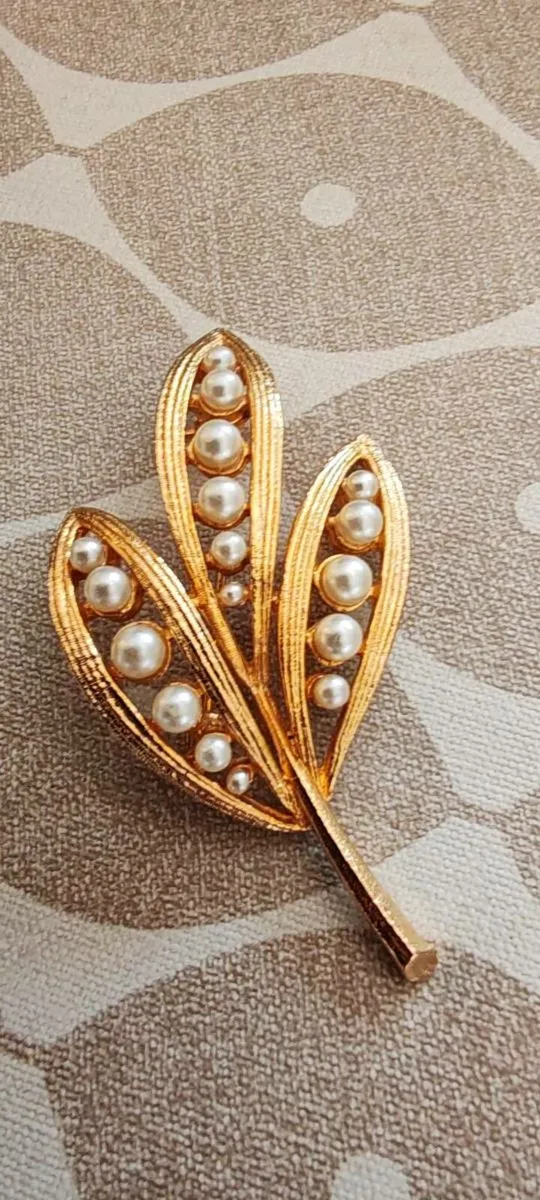 Vintage goldtone and pearl brooch - Image 4