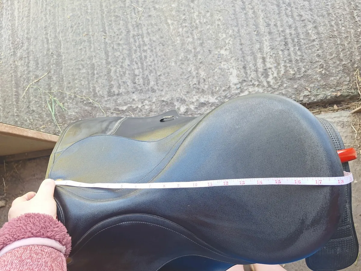 Wintec Dressage Saddle 18 inch - Image 1