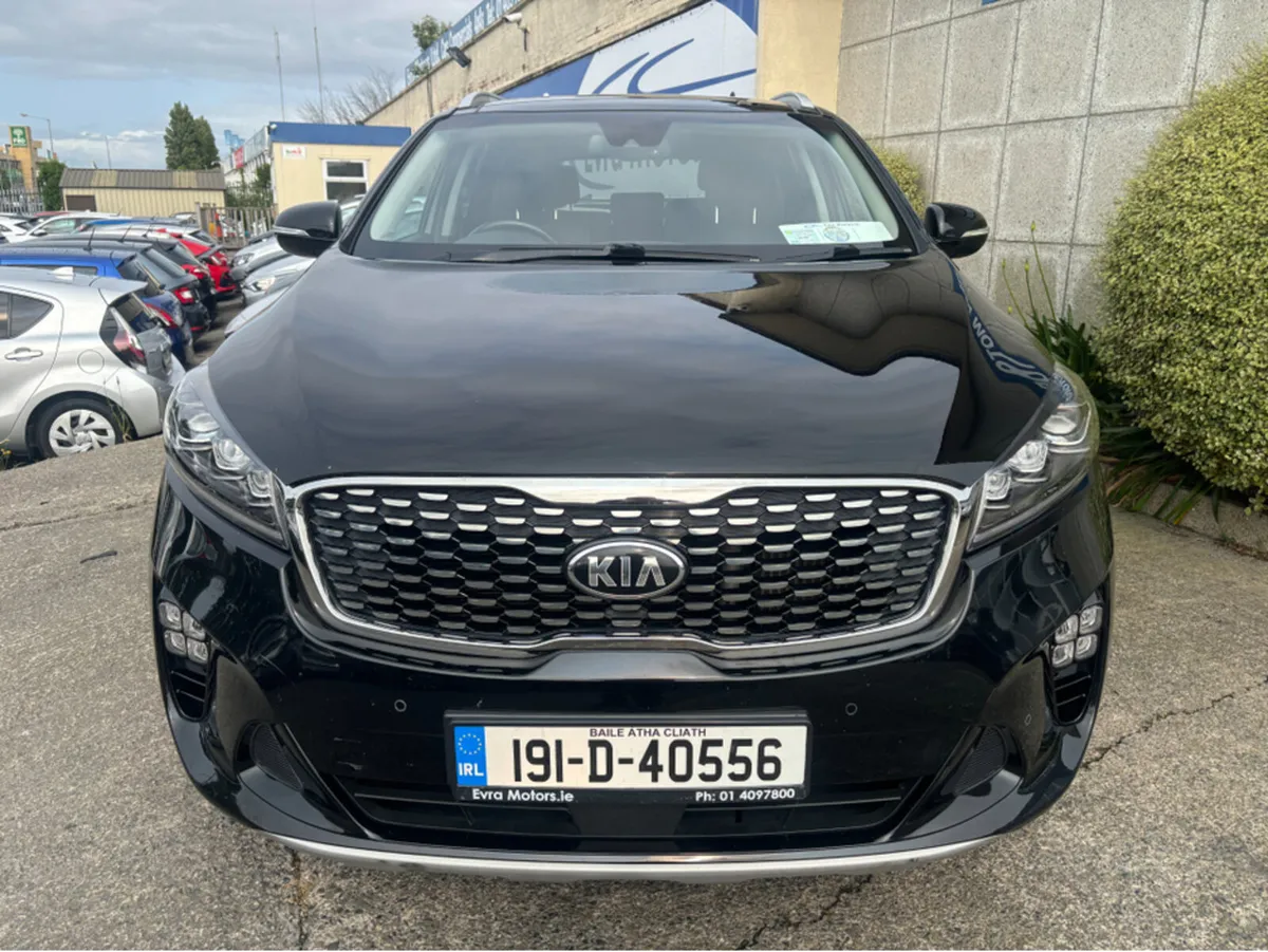 Kia Sorento GT-LINE 7 SEATER AUTOMATIC 2.2 DIESEL - Image 2