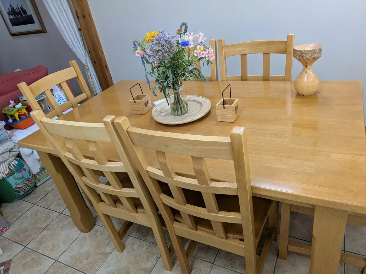 Dining Room Table & 6 chairs - Image 1