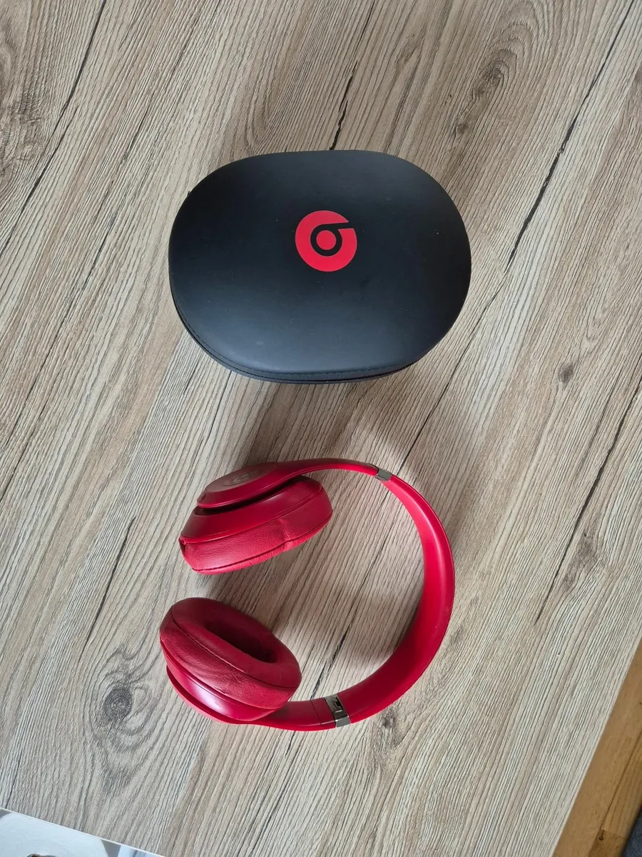 Beats headphones studio 3 used - Image 2