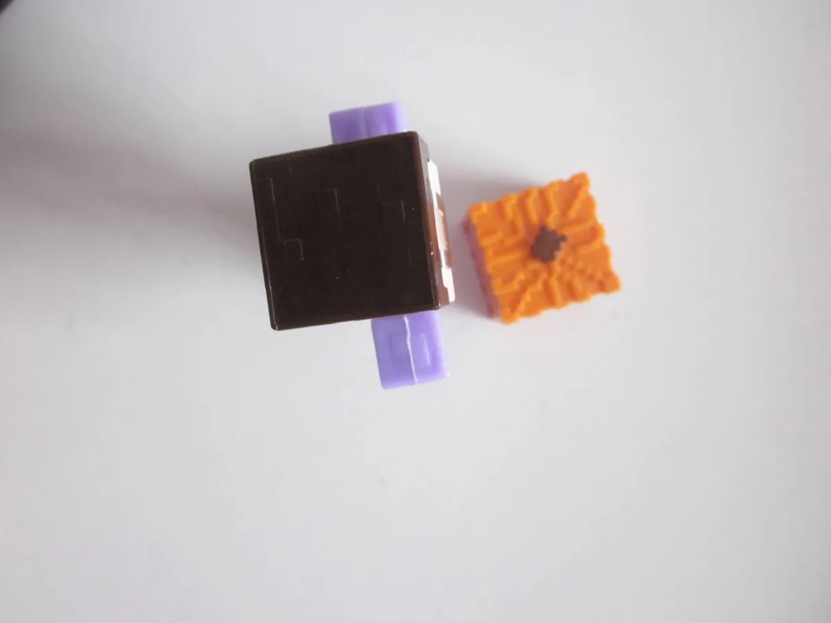 Minecraft Ultimate Armor Steve Figure 3.75" - Image 3