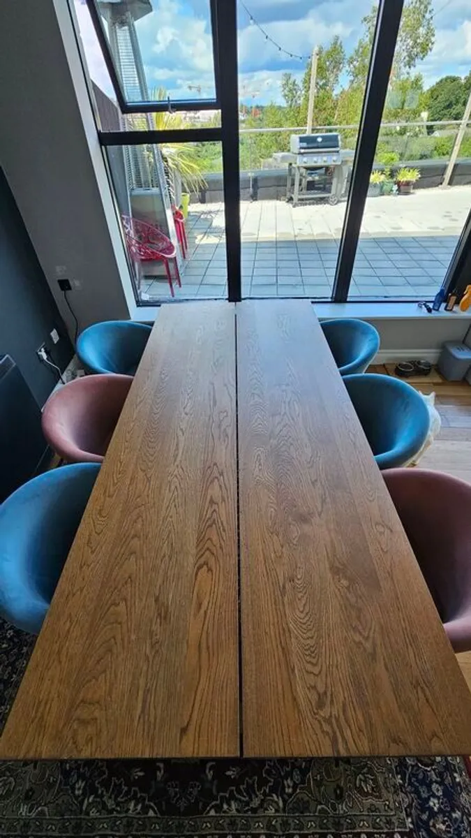 Oak Dining Room Table - 6/8 seater - Image 1