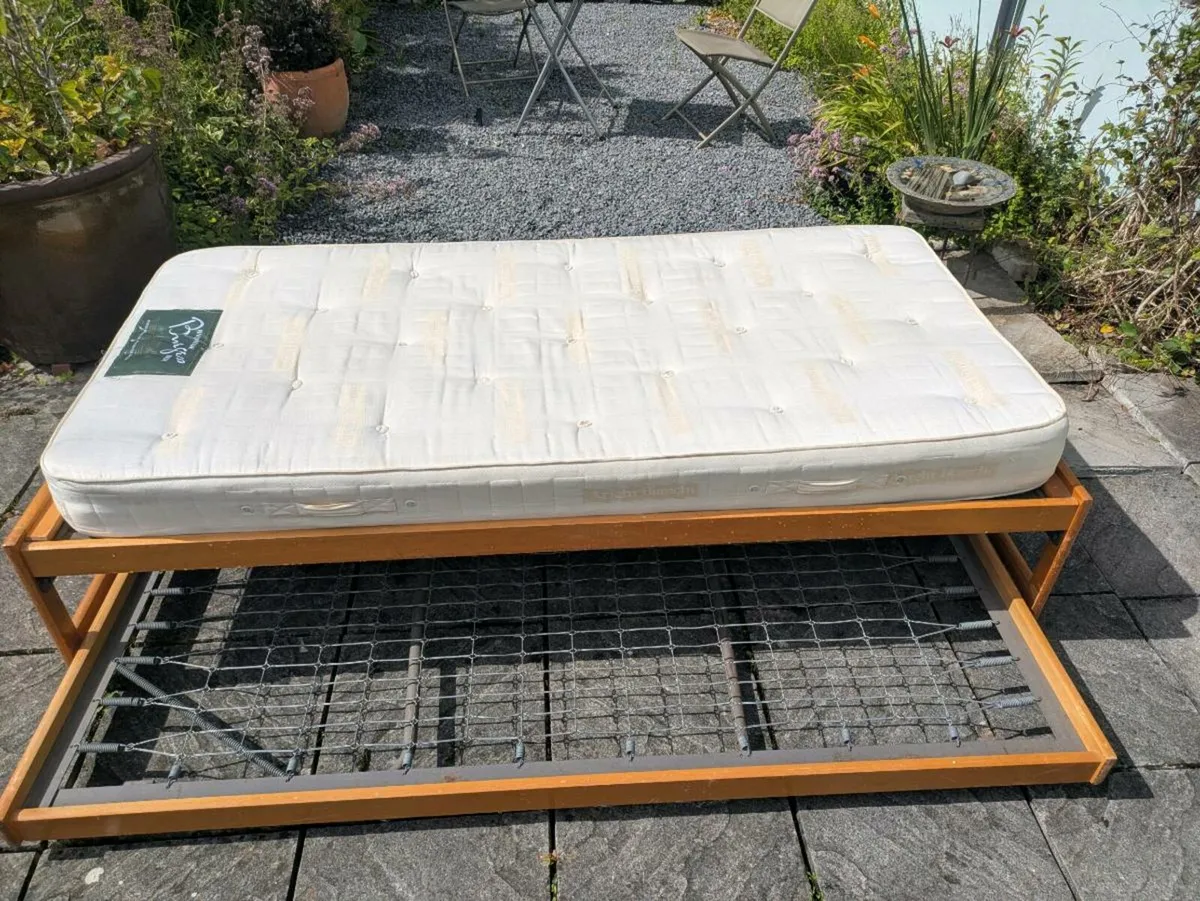 Single bed and mattress - Image 1