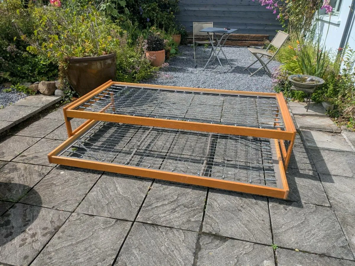 Single bed and mattress - Image 2