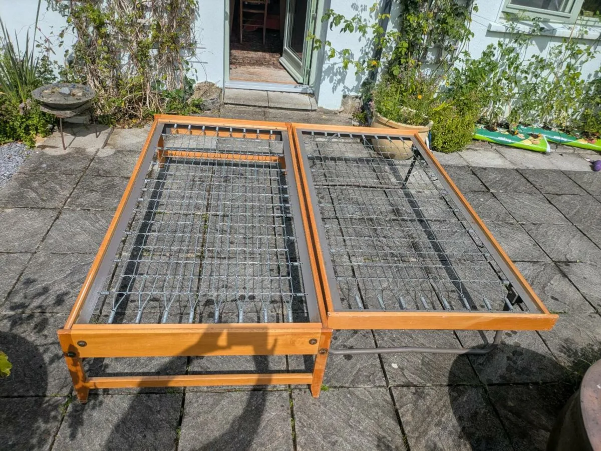 Single bed and mattress - Image 3