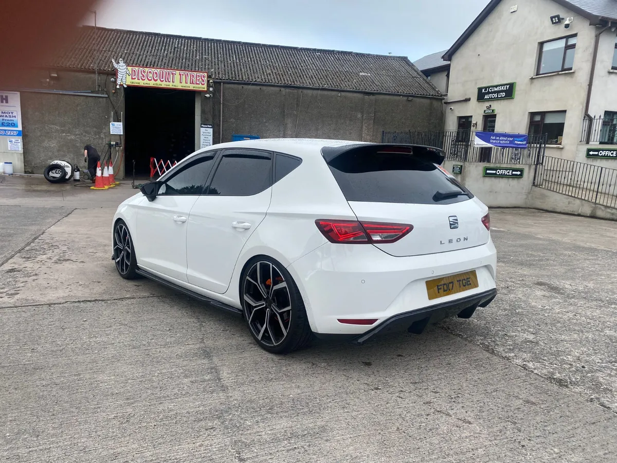 OUTSTANDING 2017 SEAT LEON 1.6 TDI SE - Image 4