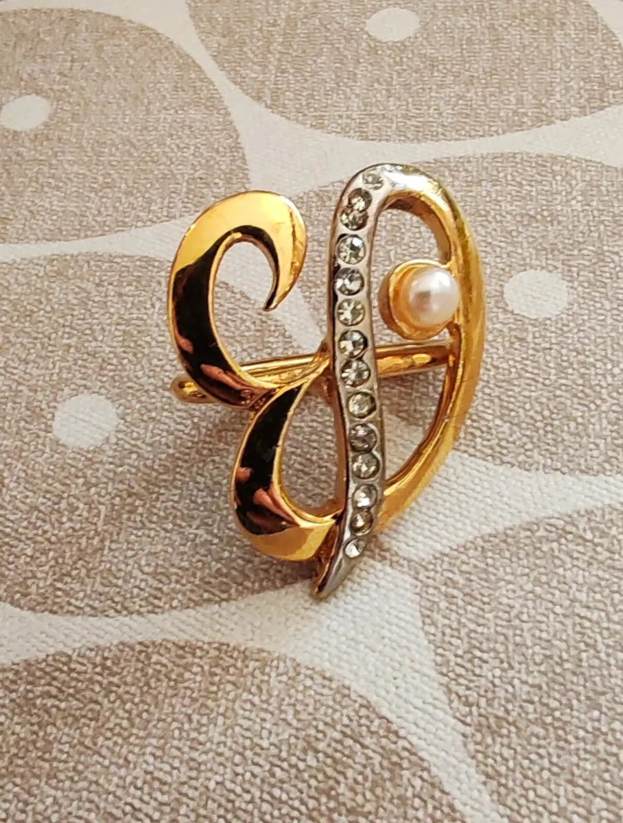 Vintage goldtone and pearl brooch - Image 1