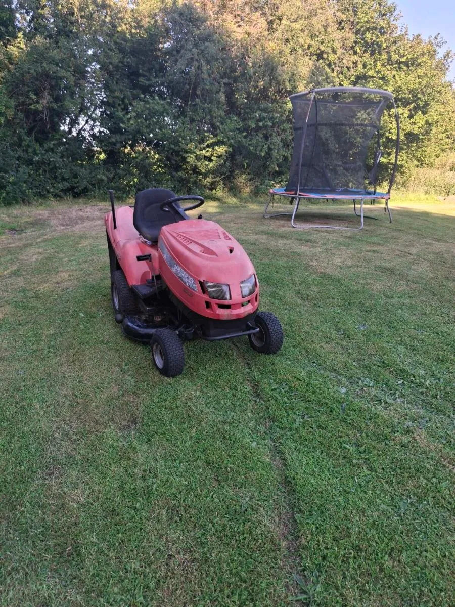 Castlegarden ride on mower - Image 1