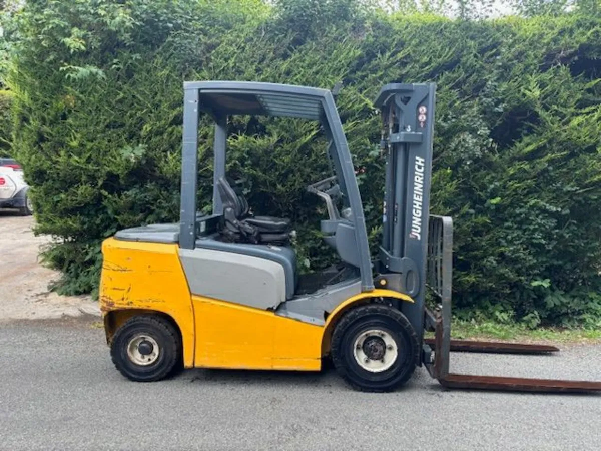 Diesel Forklift - Image 1