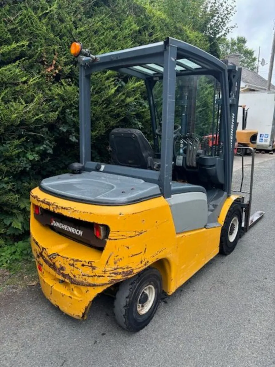 Diesel Forklift - Image 3