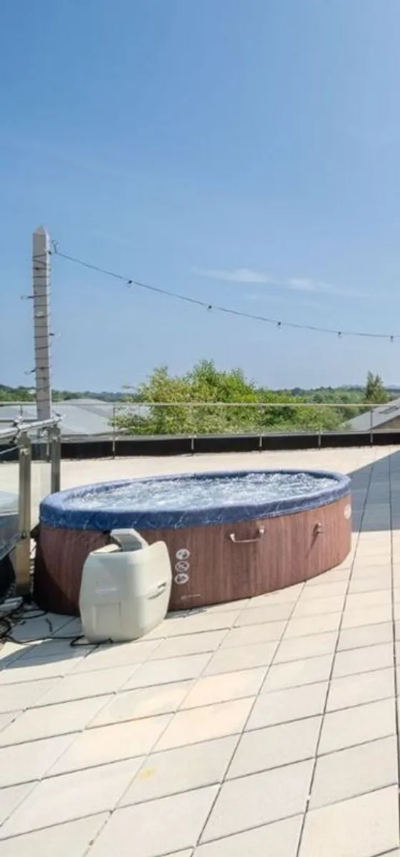 Outdoor Jacuzzi Hot Tub Lay-Z-Spa Toronto - Image 2