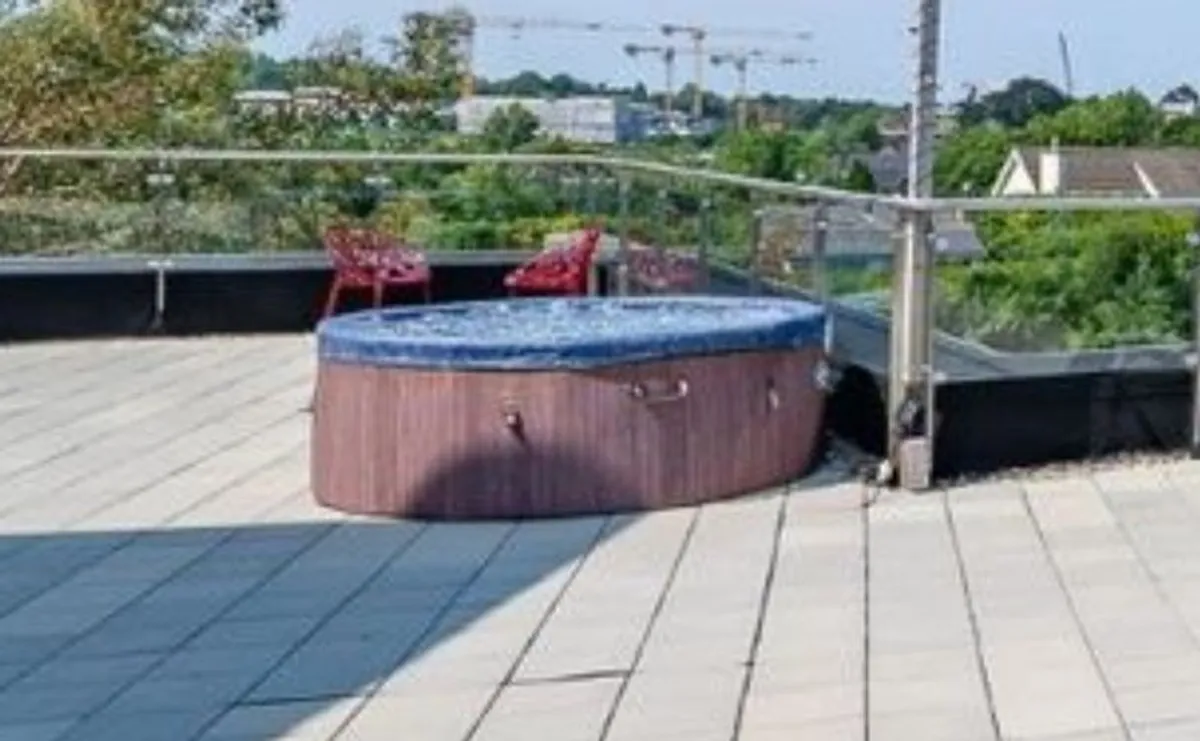 Outdoor Jacuzzi Hot Tub Lay-Z-Spa Toronto - Image 3
