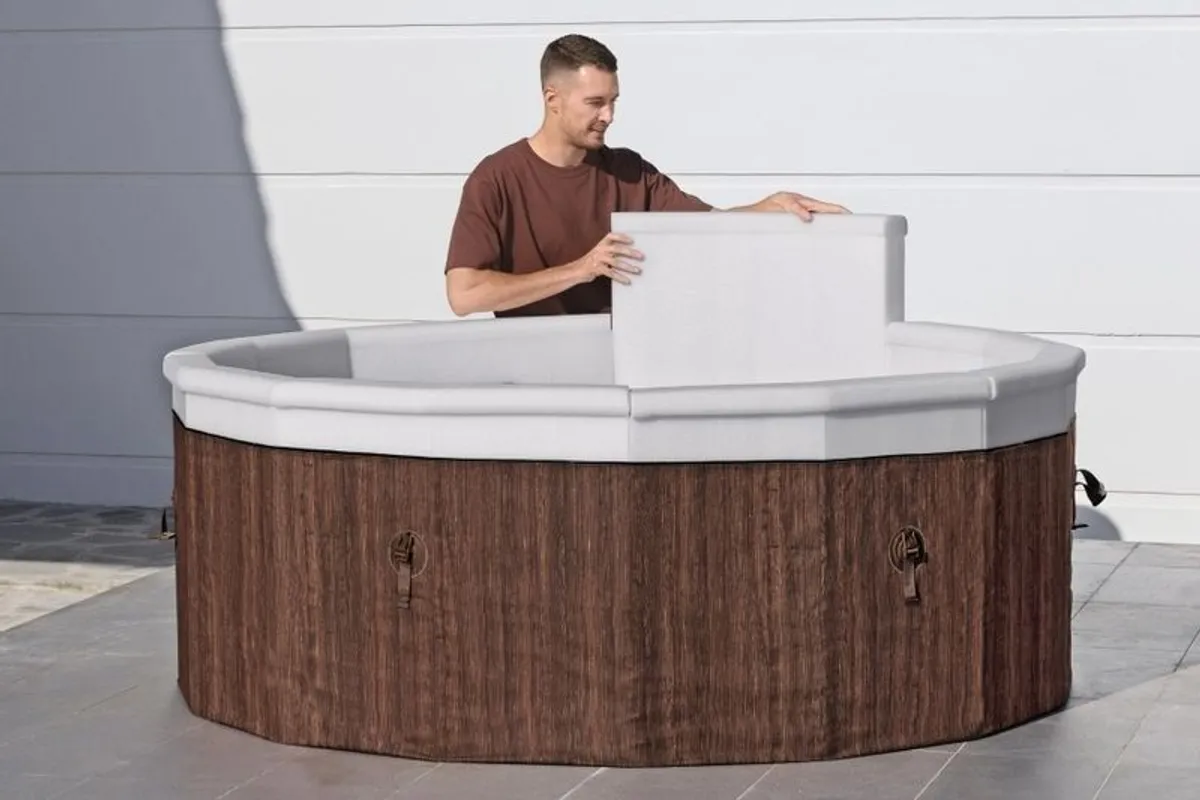 Outdoor Jacuzzi Hot Tub Lay-Z-Spa Toronto - Image 4
