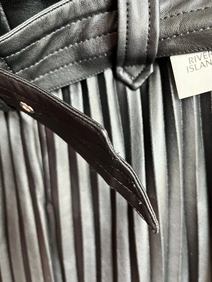 River island PU pleated black skirt - Image 3