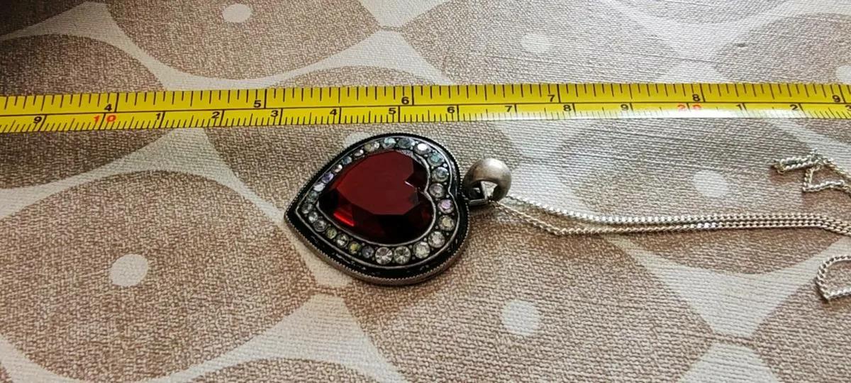 Silvertone heart shaped pendant - Image 4