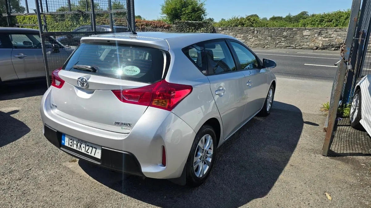 Toyota Auris 2013 - Image 2