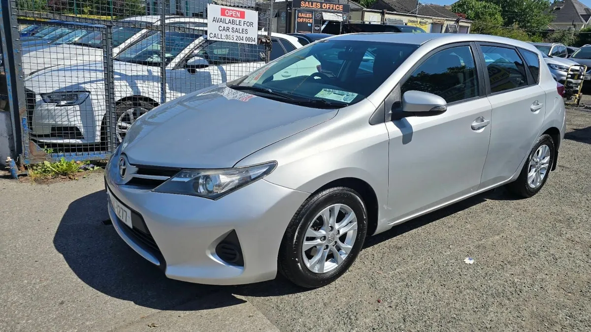 Toyota Auris 2013 - Image 1