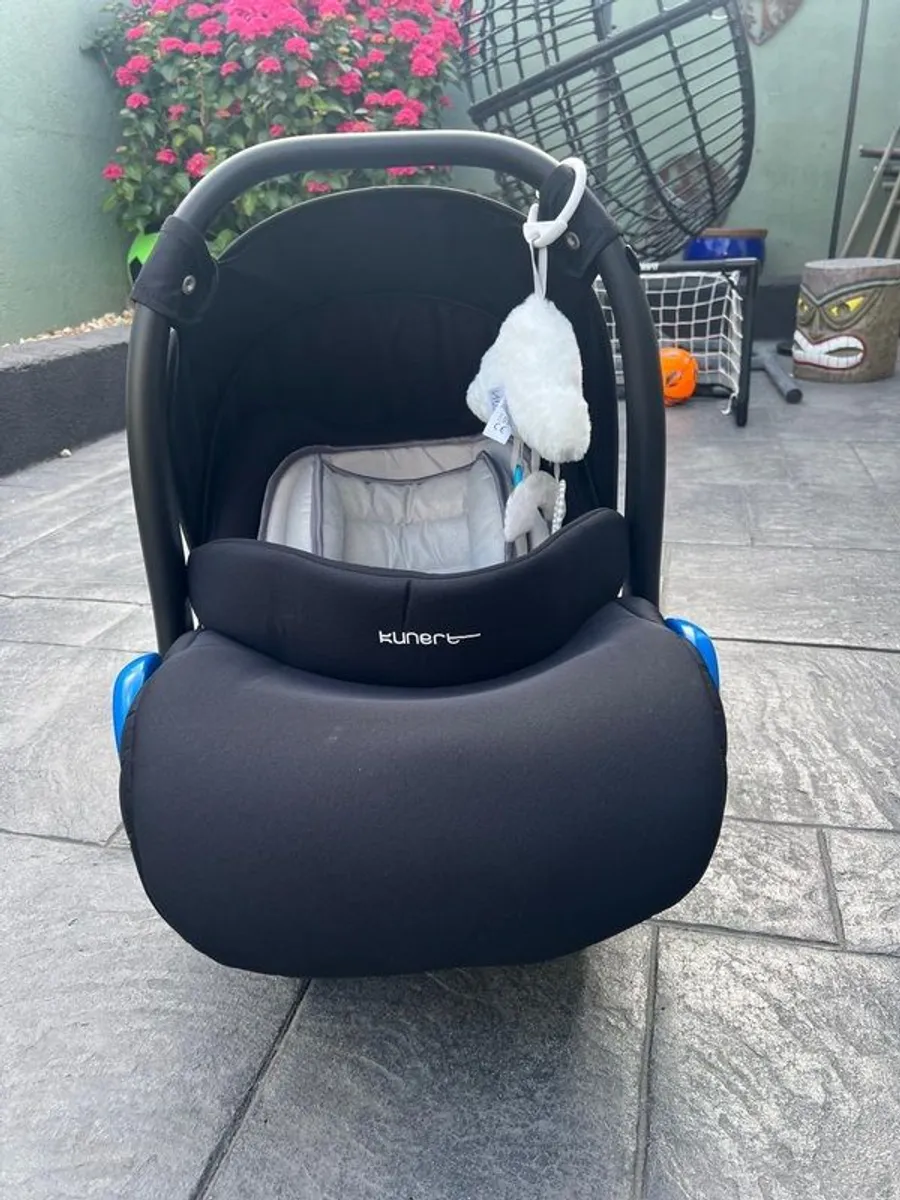 Car seat - Image 1